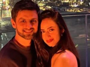 Sana Javed Ne Shoaib Ke Sath Dubai Mein New Year Ki Tasaveer Share Kar Dein