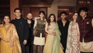 Hrithik Roshan Ne Cousin Ki Shadi Mein Sussanne Khan Aur Beta Hrehaan, Hridhaan Ke Sath Tasveerain Share Ki