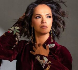 Amina Sheikh Ne Apne Bade Forehead Aur Cosmetic Surgery Par Baat Ki