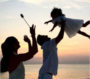 Choti Si Raha Papa Ranbir Kapoor Ke Sath Khelti Hui, Alia Bhatt Ki New Year Special Picture Ne Dil Jeet Liye