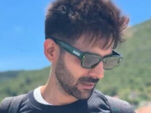 Kartik Aaryan Aur Mystery Girl Ne Same Hotel Mein Stay Kiya, Magar Alag Rooms Mein