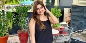 Main Chahti Hoon Koi Naik Mard Mile, Jisay Mujh Par Yaqeen Ho, Mein Kuch Bhi Pehnu Usay Farq Na Paray