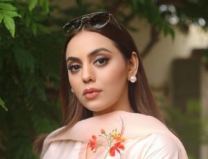 Main Khud Ko Khoobsurat Aur Zaheen Samajhti Hun Lekin Mujhe Ghareeb Honay Se Dar Lagta Hai, Maryam Noor