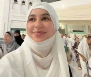Samiya Hijab Makkah Pahonch Gayi, Umrah Aur Ramadan Ka Paak Mahina Guzarne Lagi.