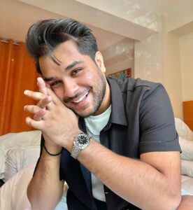 Asim Azhar Ne Duniya Bhar Mein Barhti Hui Tension Par Khamoshi Tor Di