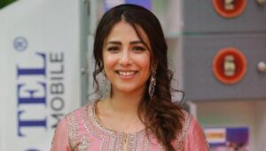 “Showbiz Sets Par Kaam Karna Azaab Ban Gaya!” Ushna Shah Ka Production Life Ki Talkh Haqeeqat Par Inkishaf