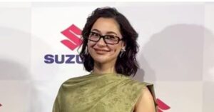 Mehndi Green Jora Aur Anokha Chashma: Hania Aamir Apne Naye Look Par Sakht Tanqeed Ki Zad Mein.