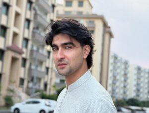 Qurbani Ki Photoshoot Par Khaqan Shahnawaz Ka Ghussa; Janwaron Ki Tasaveer Lagane Walon Ko ‘Jahil’ Keh Diya!