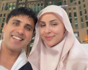 Adakaara Nimra Khan Ne Shohar Ke Sath Umrah Ki Saadat Haasil Karli