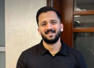 YouTuber Rajab Butt Ka Apni Bari Net Worth Ka Inkishaaf: “Meri Net Worth 100 Crore PKR Se Tajaawuz Kar Chuki Hai”