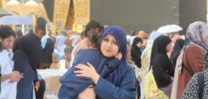 “Beti Ke Sath Umrah Ki Saadat”: TikToker Sehar Hayat Ne Khana Kaaba Se Tasaveer Share Kar Din